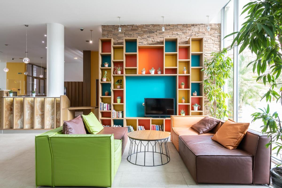 Ivana Palace Hotel - Free Parking - Housity