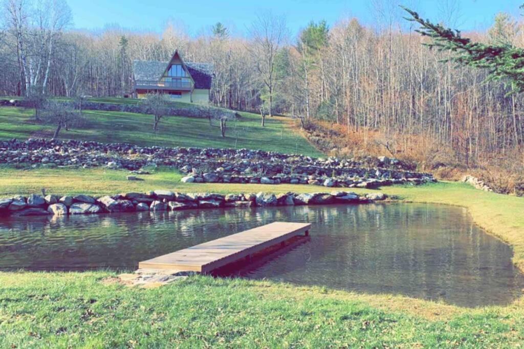 90 acre Indescribable Mountain View Getaway! Hot Tub - Pool Table - Fire Pit - Games! - Housity