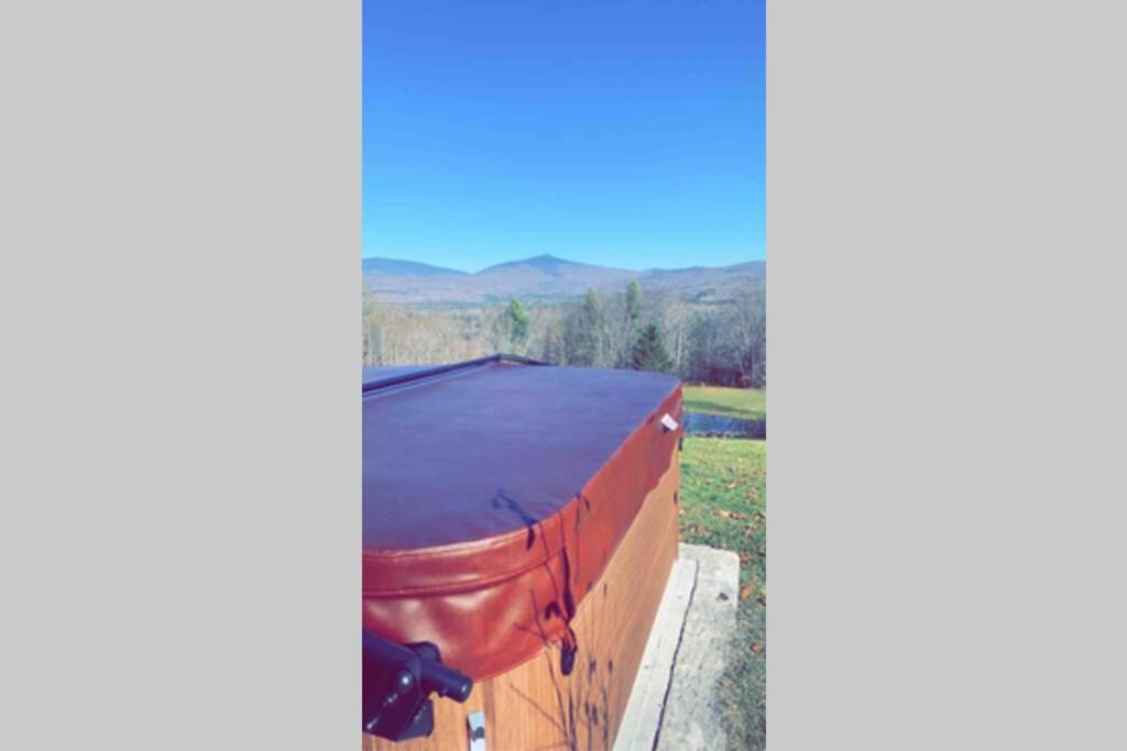 90 acre Indescribable Mountain View Getaway! Hot Tub - Pool Table - Fire Pit - Games! - Housity