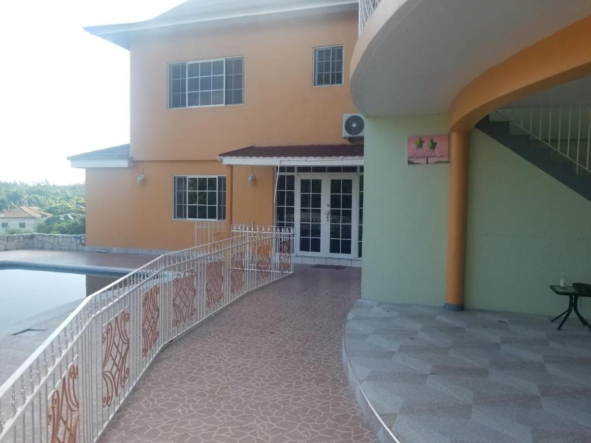 Chaudhry Holiday House Montego Bay - Hizvo
