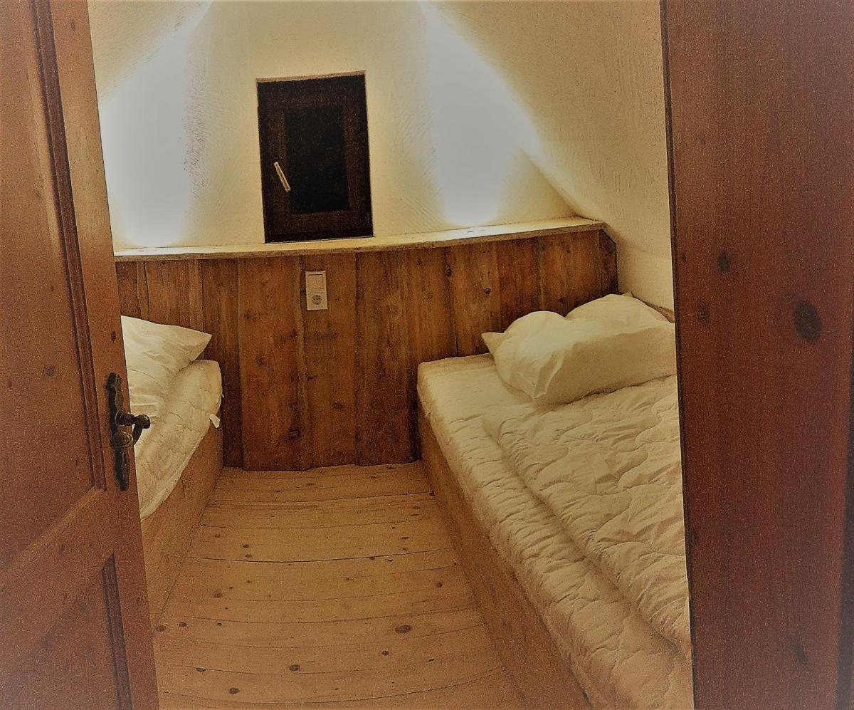 Mäcky Baude - Housity