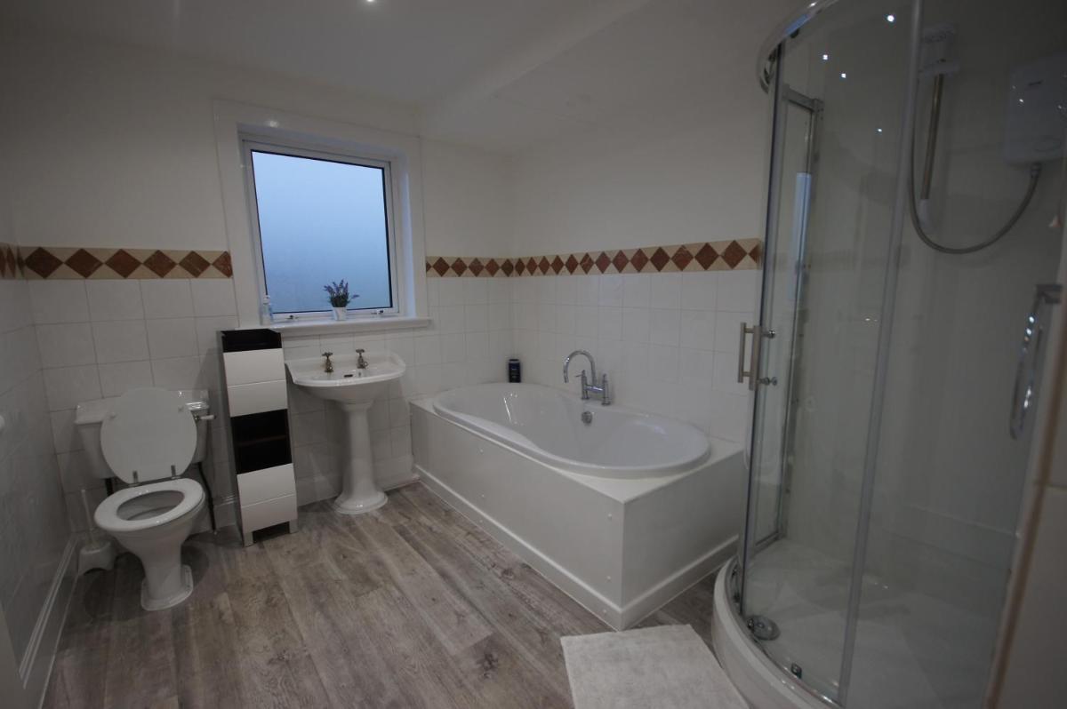 Loch Lomond Riverside Apartment - Housity
