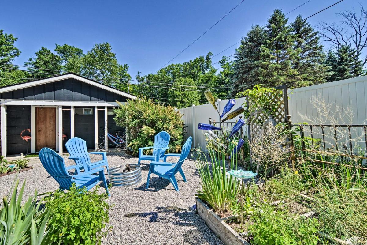 Modern Dog-Friendly Bungalow Near Shanty Creek! - Housity