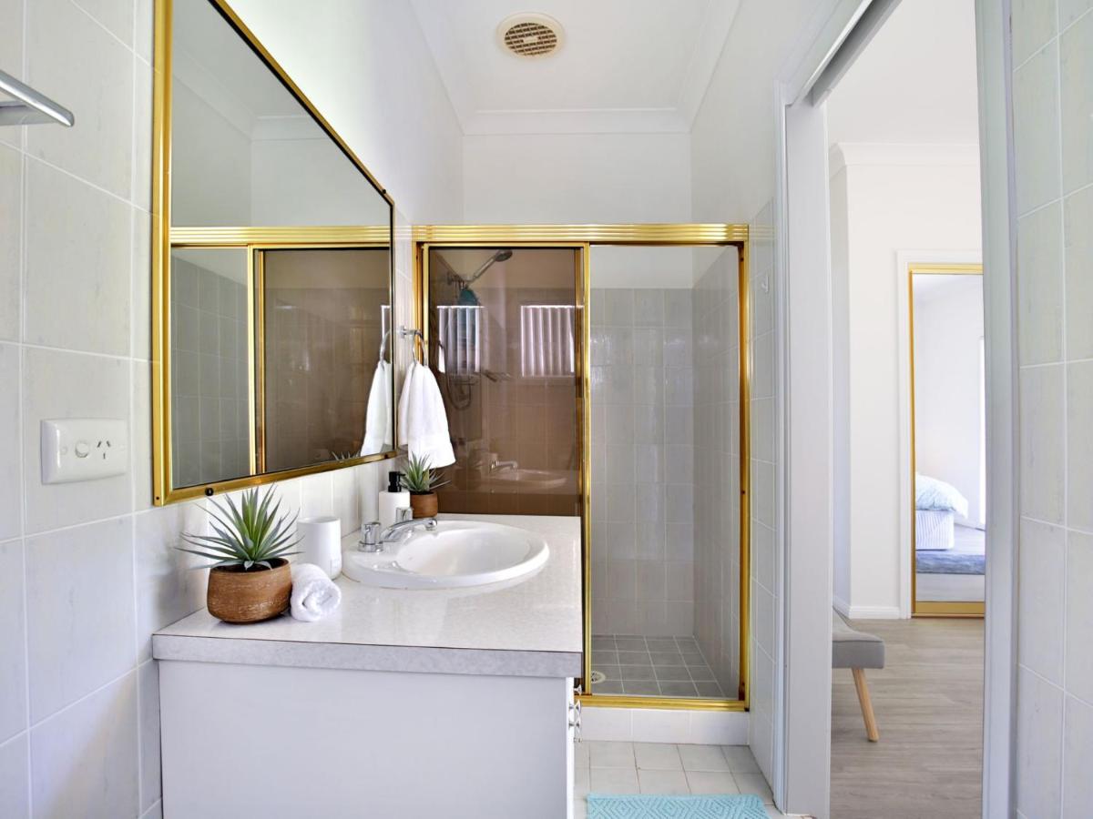 Bayview I Absolute Waterfront with Jetty I 5 Mins to Hyams Beach - Housity