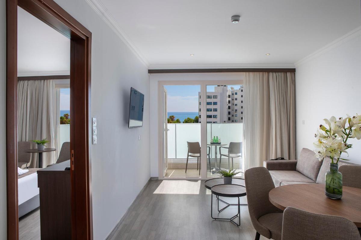 Kapetanios Limassol Hotel - Housity
