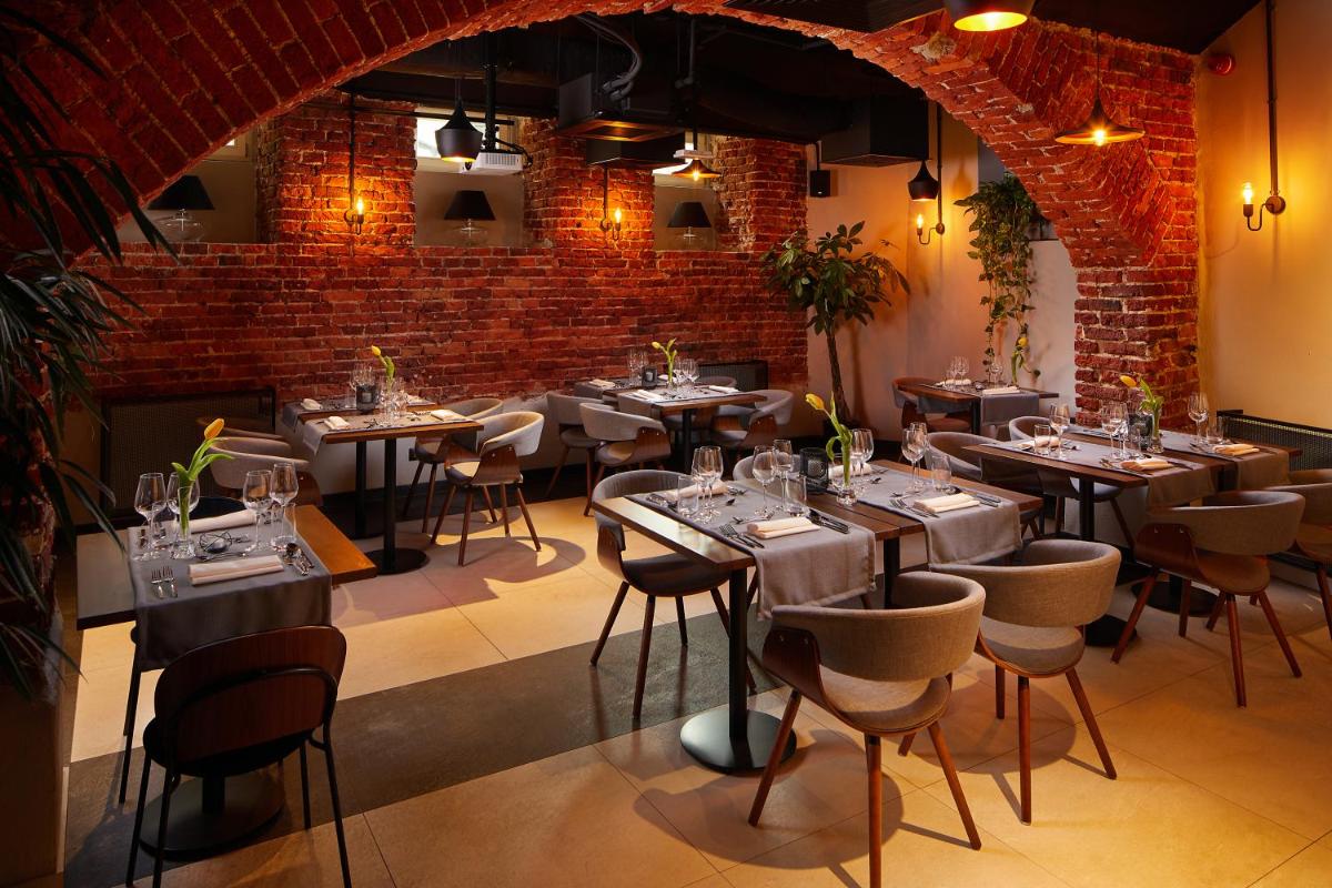 Hotel Estera - Housity