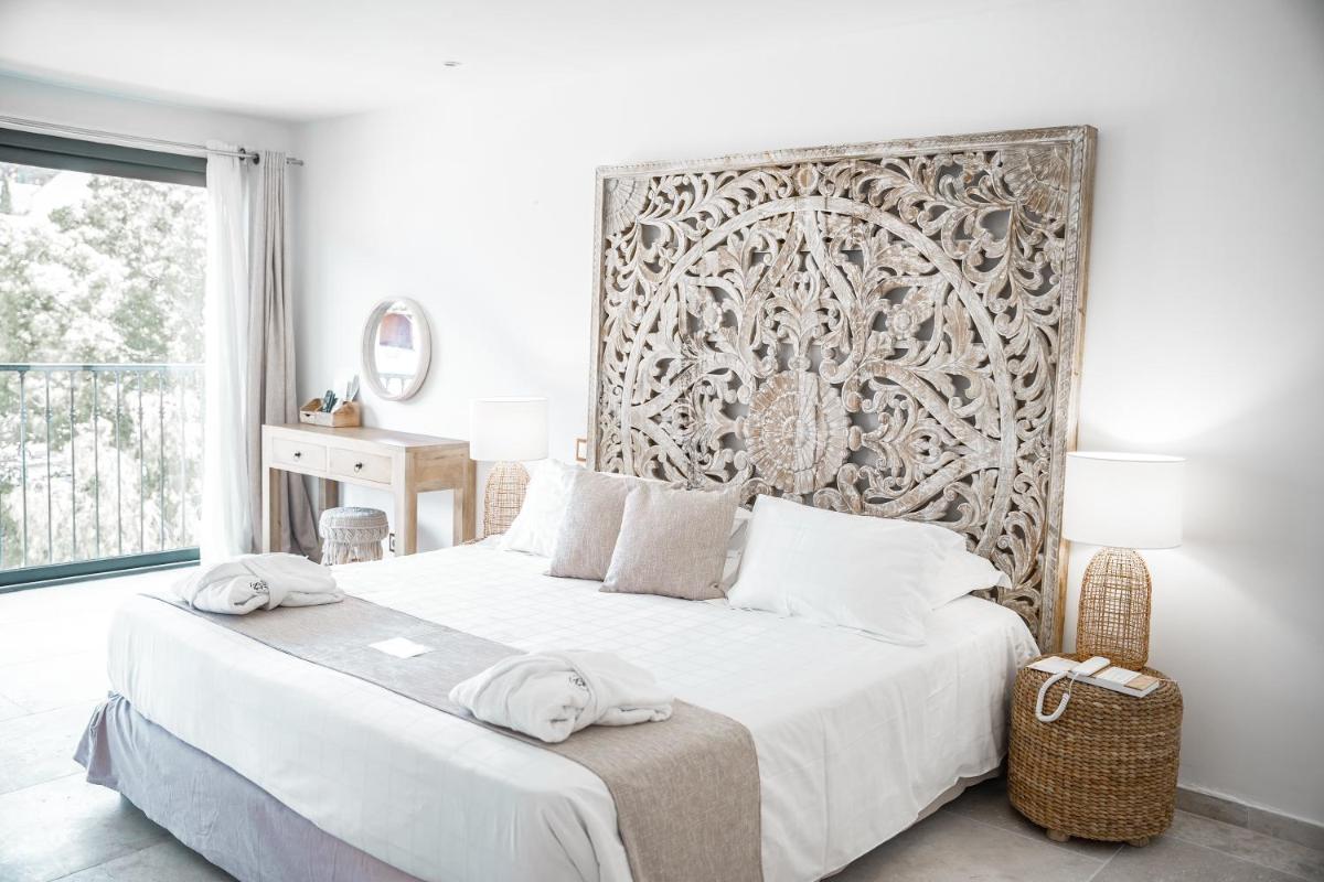 Un ou plusieurs lits dans un hébergement de l'établissement Hôtel Le Roi Théodore & Spa