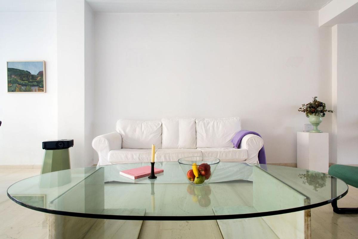 Suitetrails - Airy and bright open-plan flat in Exarcheia