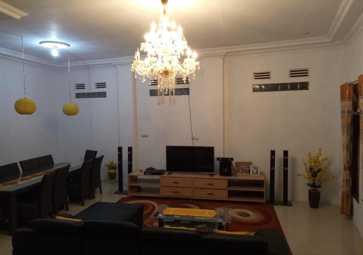 Homestay Kuning Ceria - Murah, Akses kota & wisata - Housity