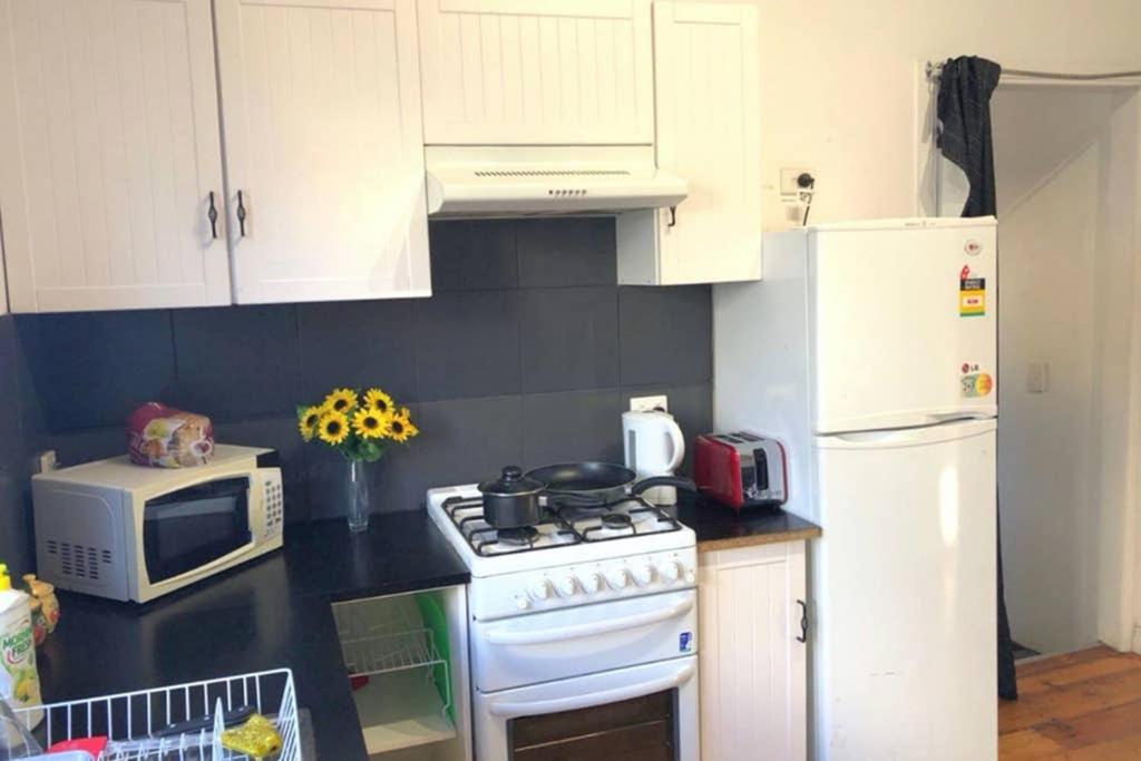 Modern Charming Miners’ Cottage +Free Internet - Housity