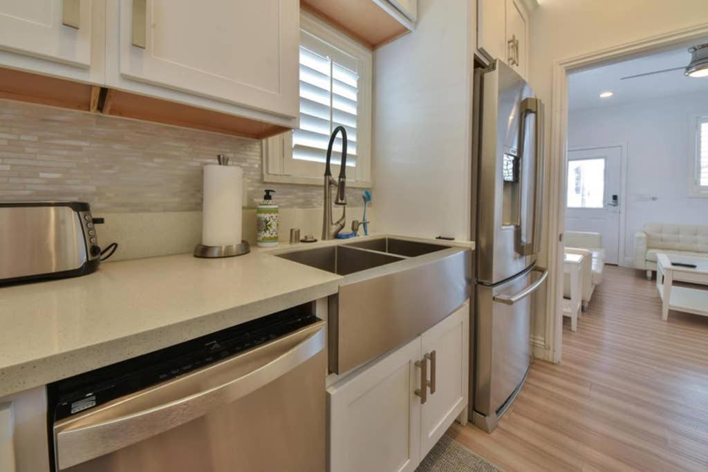 1000#5 Premier Modern Home w View, Parking, and AC - Housity