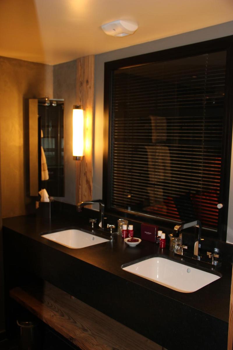 Salle de bains dans l'établissement M de Megève