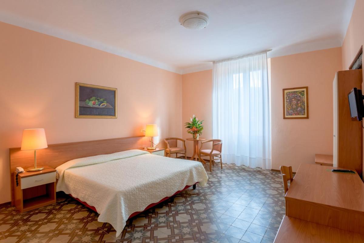 Hotel Roma - Housity
