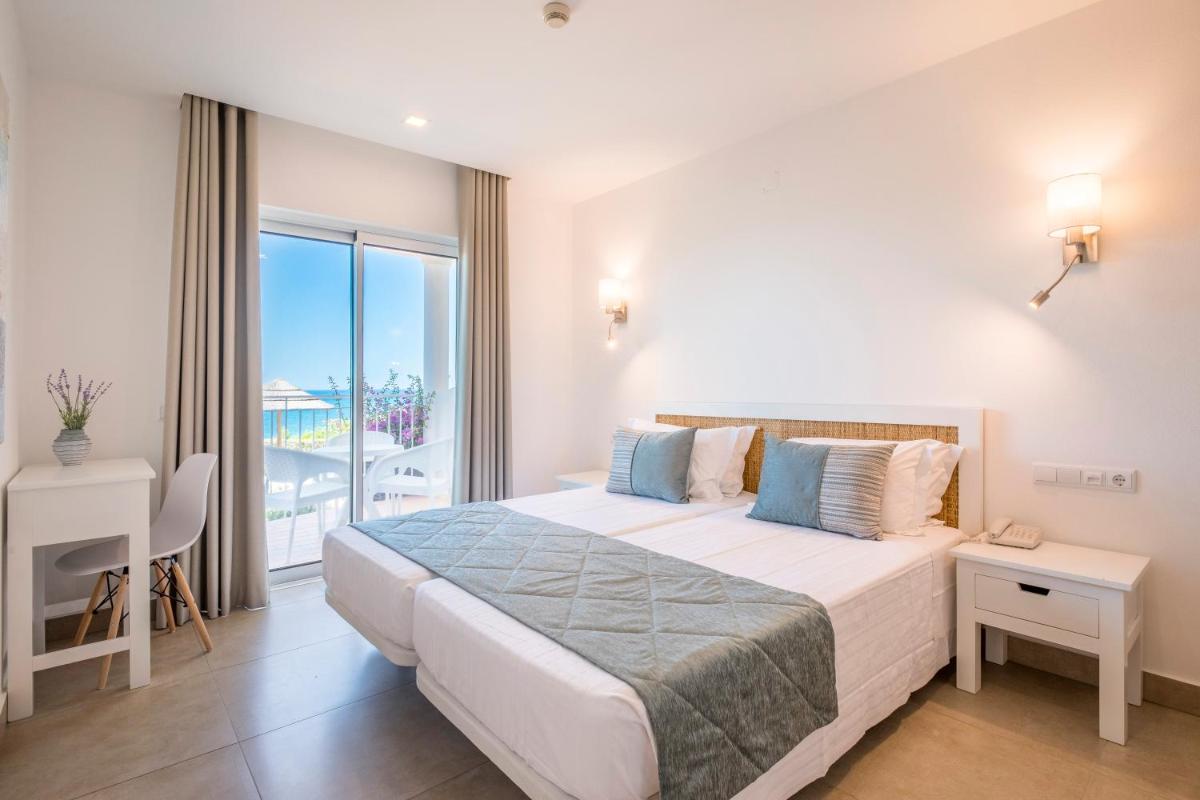 Uma cama ou camas num quarto em Clube Porto Mos - Sunplace Hotels & Beach Resort
