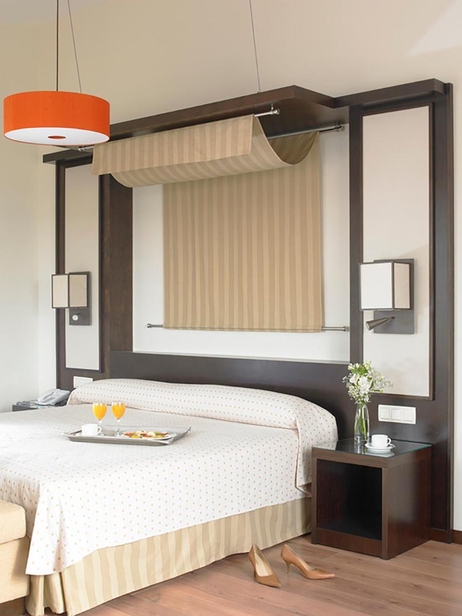 Cama o camas de una habitación en Hotel Isla de La Garena