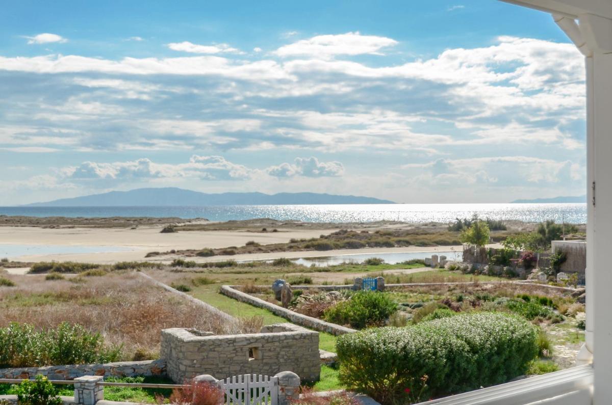 Naxian Wave Seaside Villa - Housity
