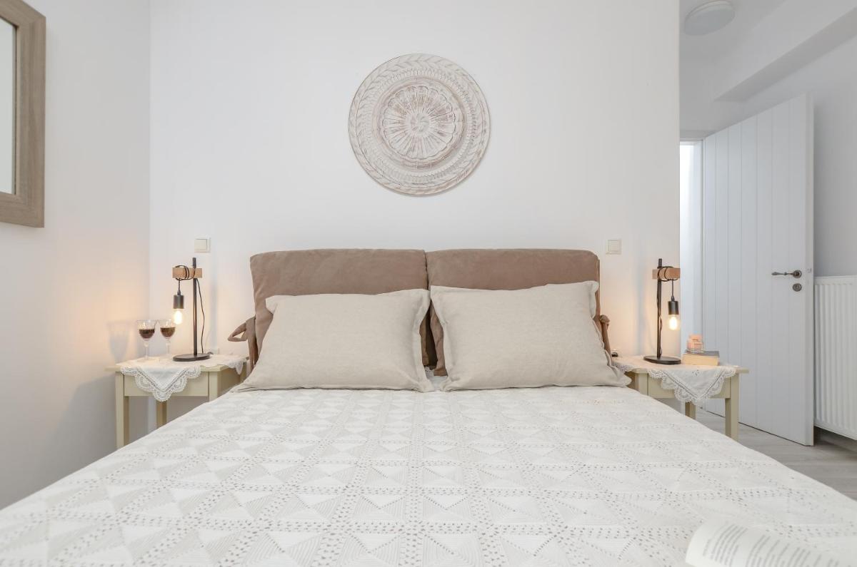 Naxian Wave Seaside Villa - Housity