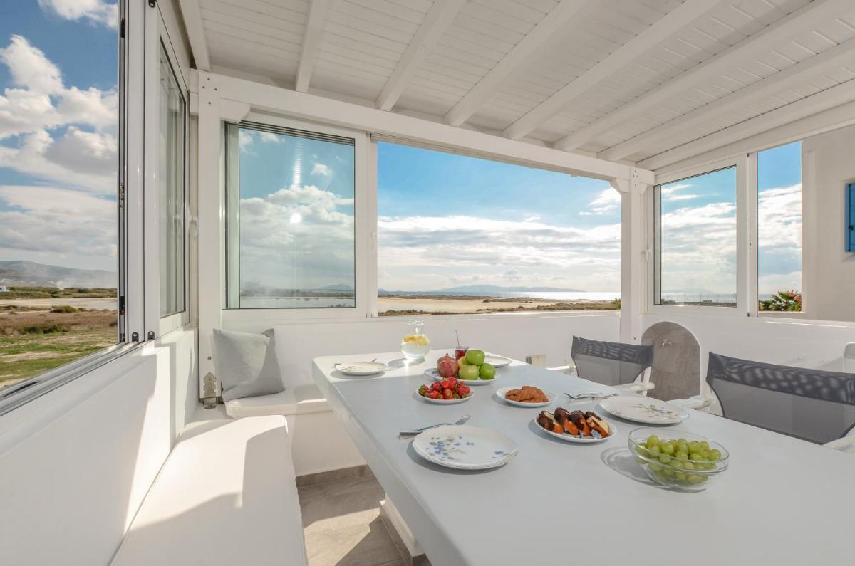 Naxian Wave Seaside Villa - Housity