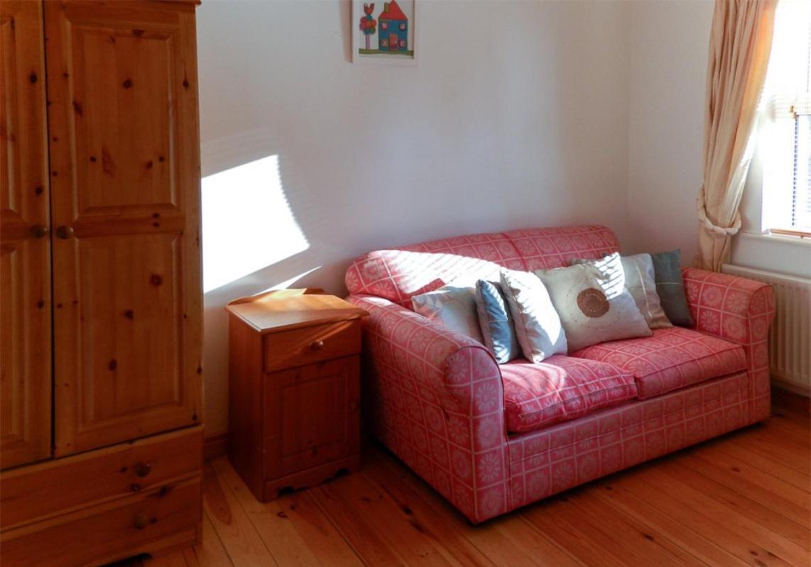 Castle Cottage By The Beach - Housity