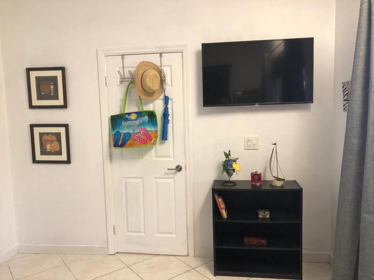 Private Room in the Heart of Calle Ocho - 1V - Housity