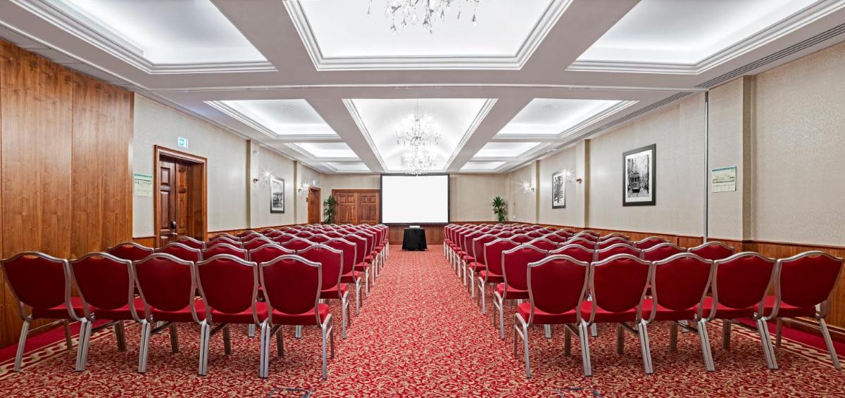A área empresarial e/ ou a sala de conferências de InterContinental Porto - Palacio das Cardosas by IHG