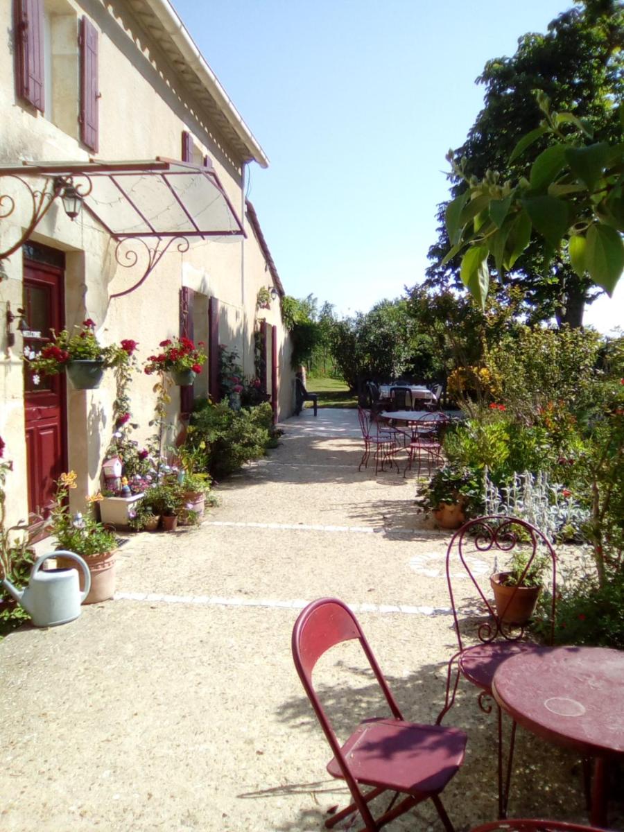 B&B La Ferme Aux Fleurs - Housity