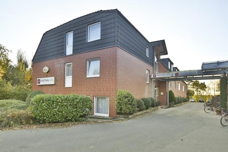 Sportpark Hotel Isernhagen - Housity