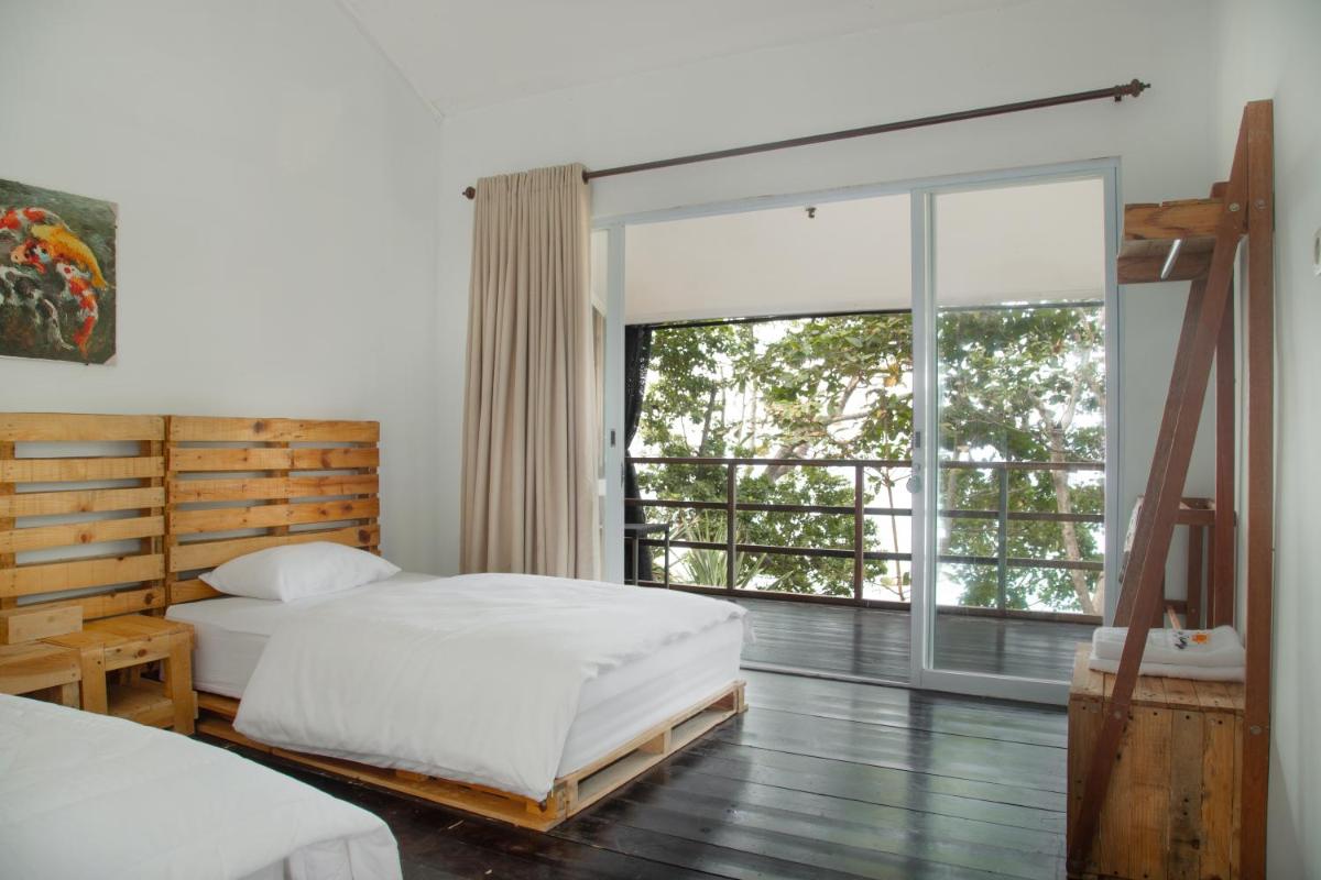 Beu Ceubeh Cottage - Family Room - Housity