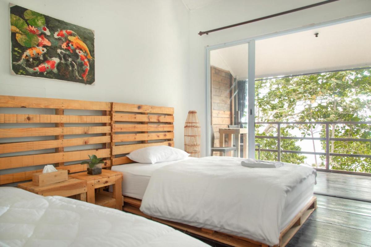 Beu Ceubeh Cottage - Family Room - Housity