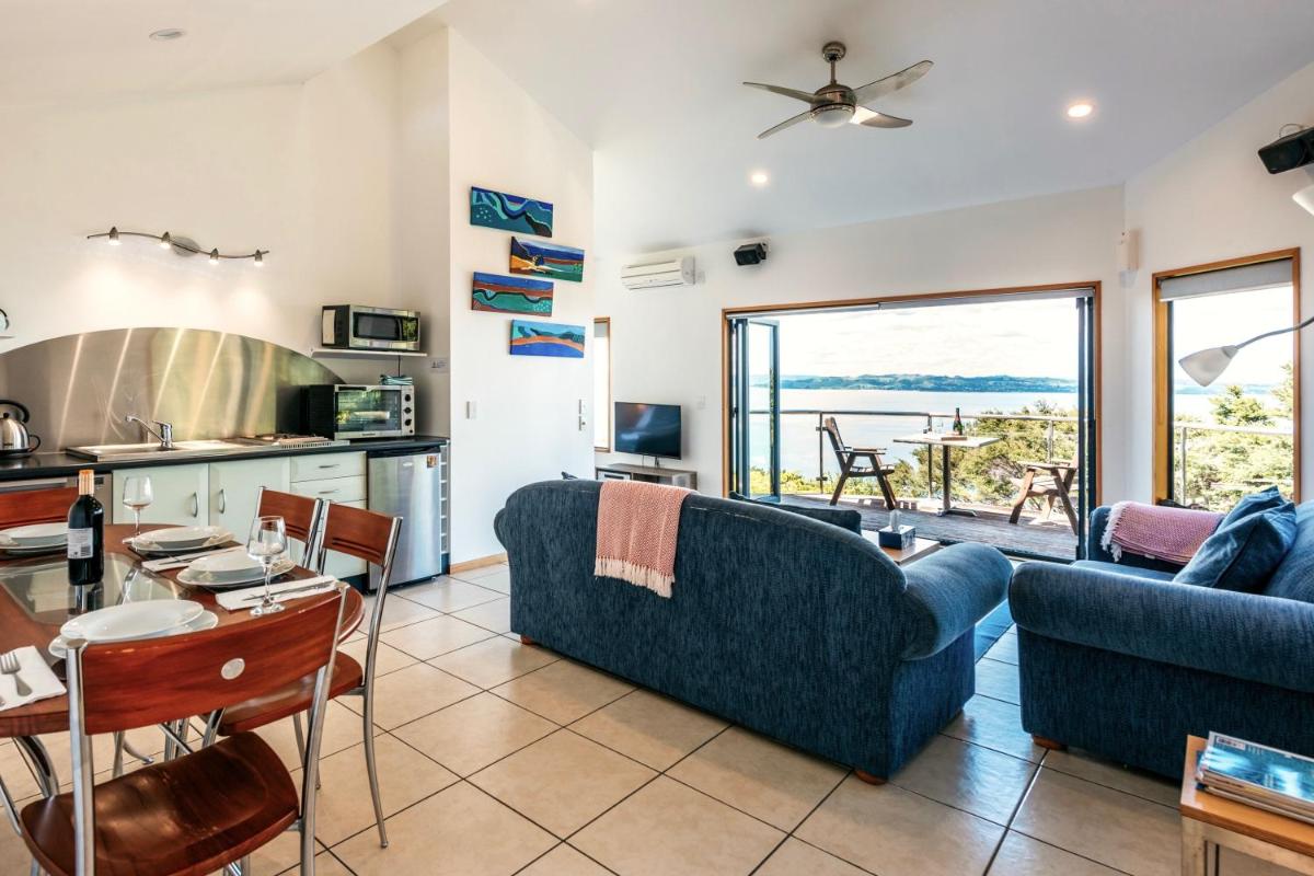 CrossTrees Chalet - Seaview - Waiheke Holiday Unit - Housity