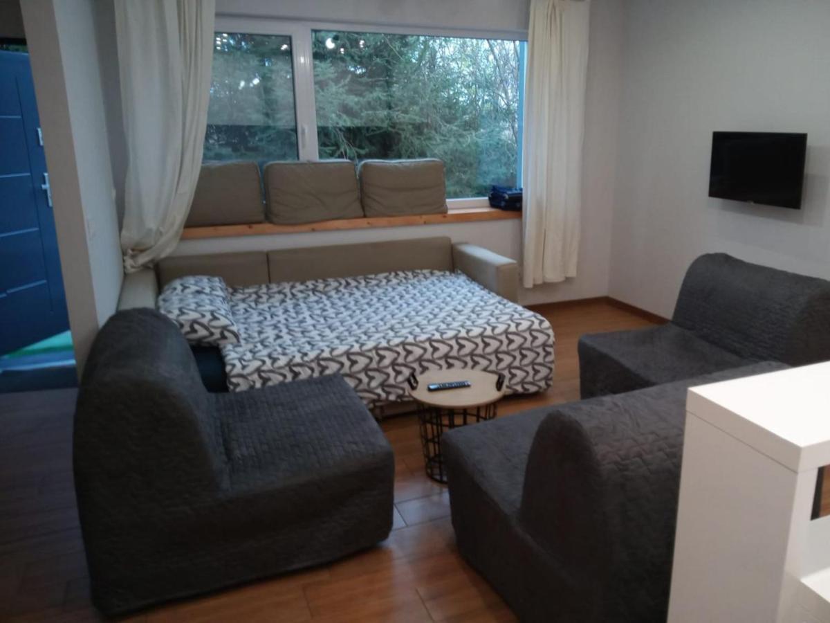 Maly apartament w zieleni blisko jeziora - Housity