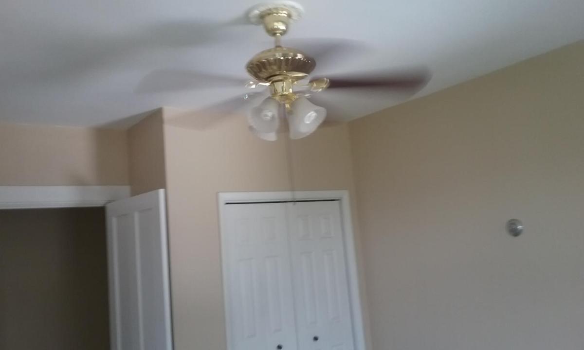Boothie Manor - Housity