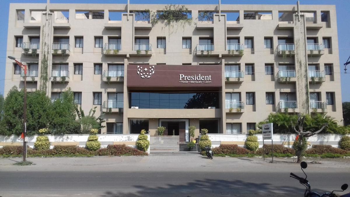 Hotel President Banquet & Lawn - Housity