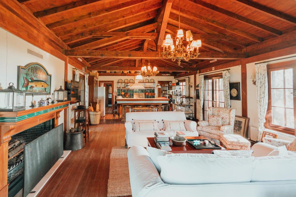 The Lake House - Housity