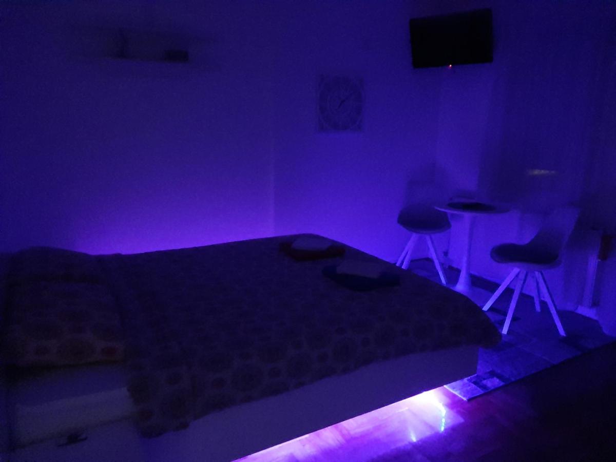 Poesia Apartment - Housity