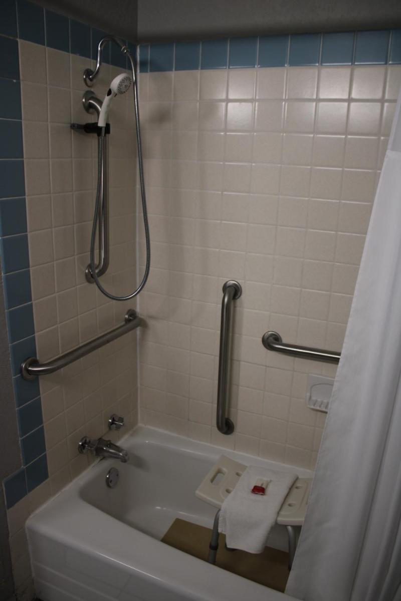 Days Inn by Wyndham Hays - Housity