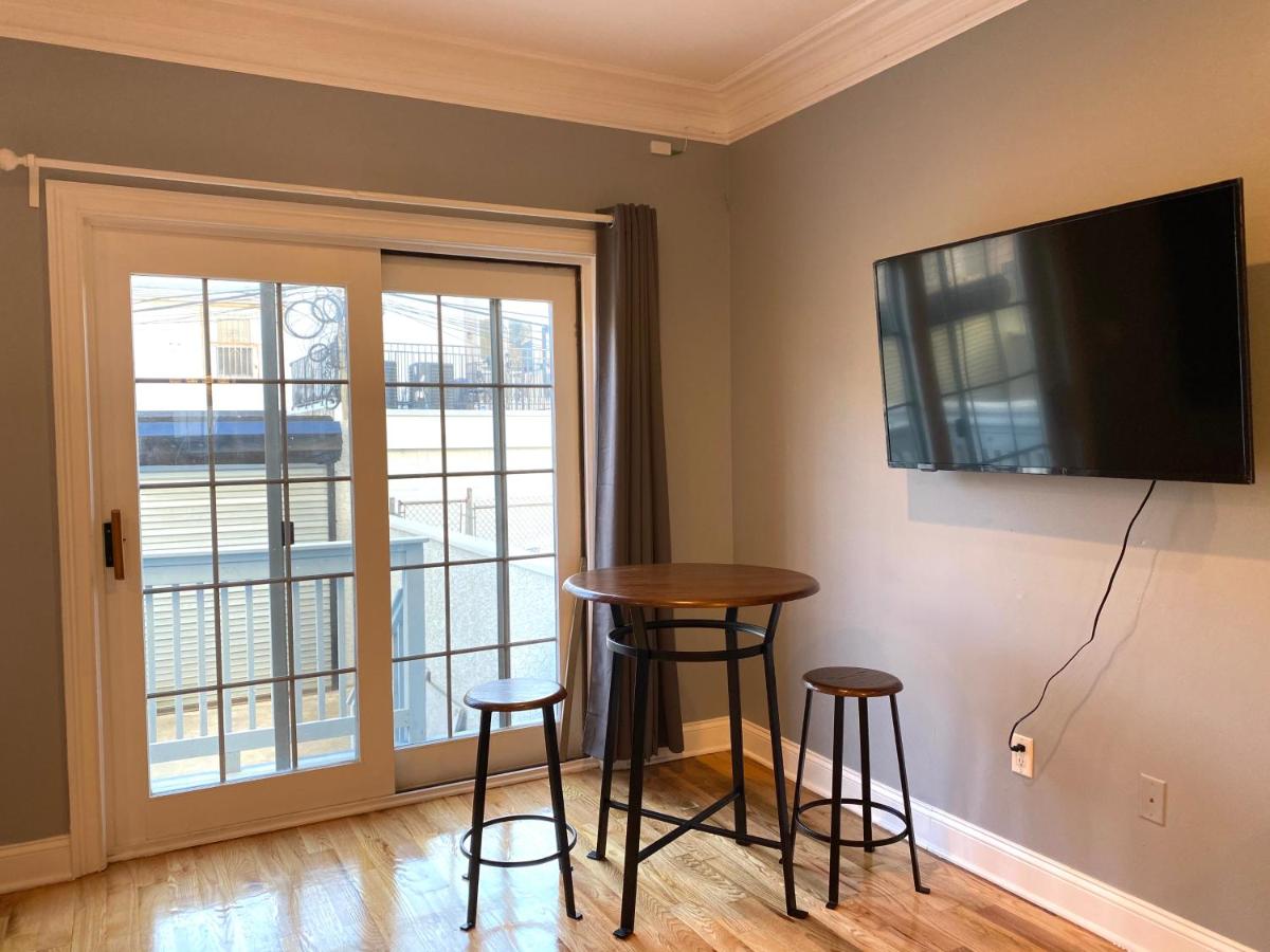 Alina & Fanny - Philadelphia 1212 Mt Vernon St - Housity