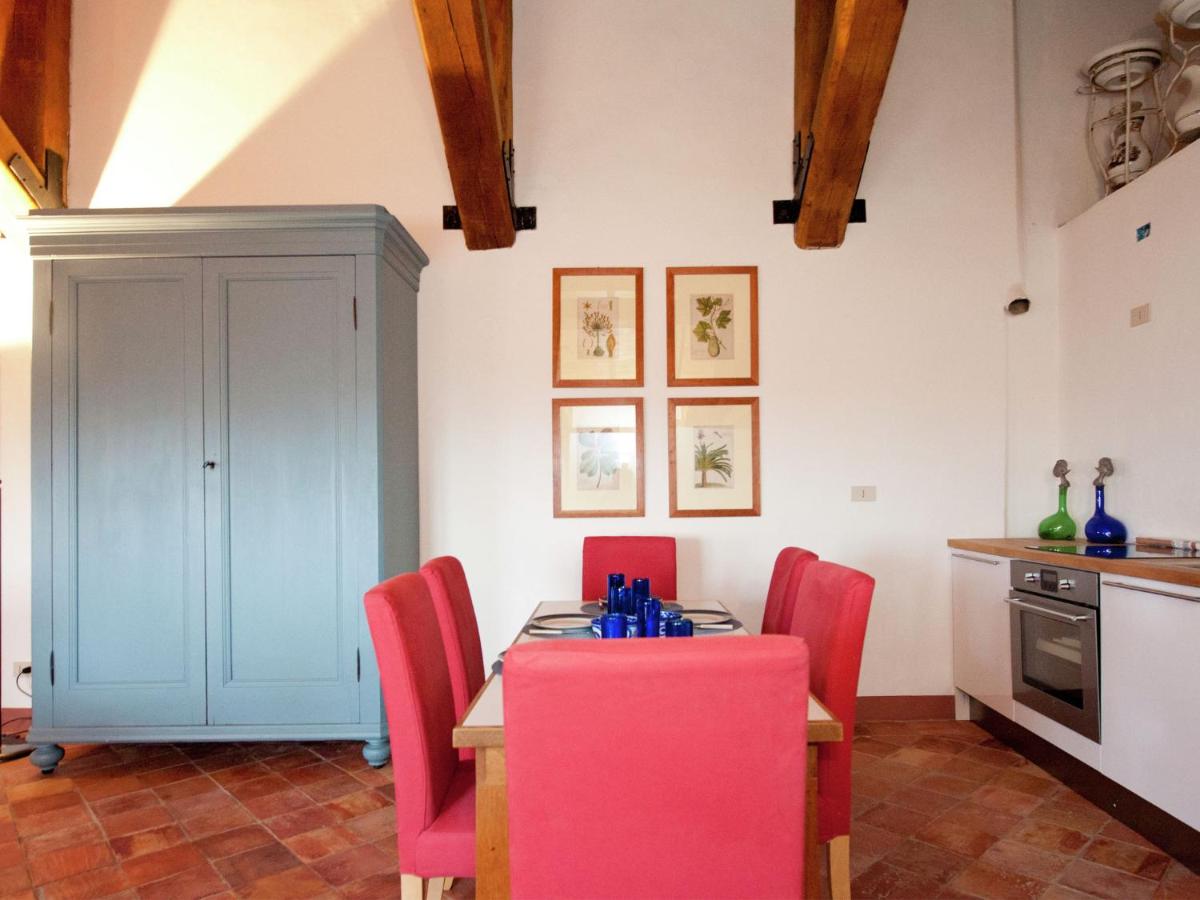 A Castle Stay in Wine Country - Housity