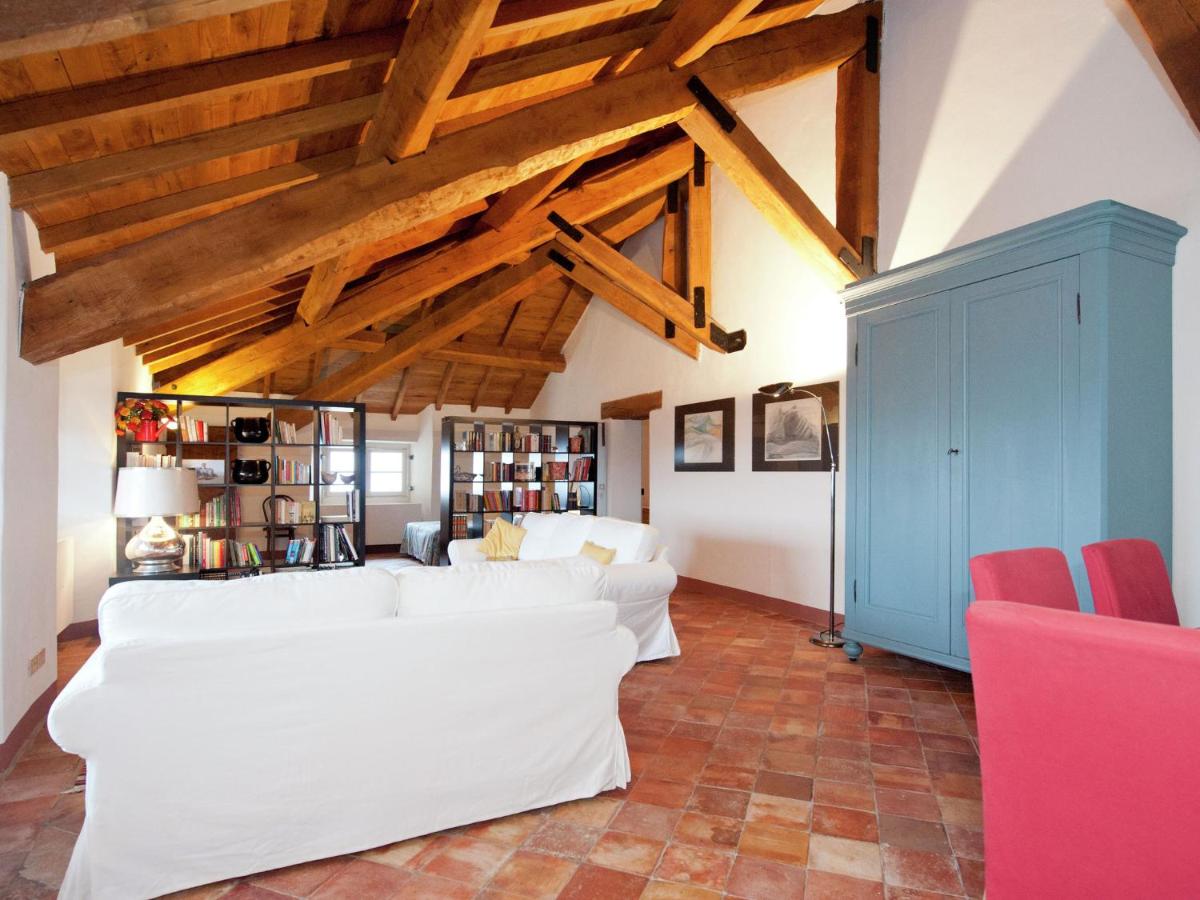 A Castle Stay in Wine Country - Housity