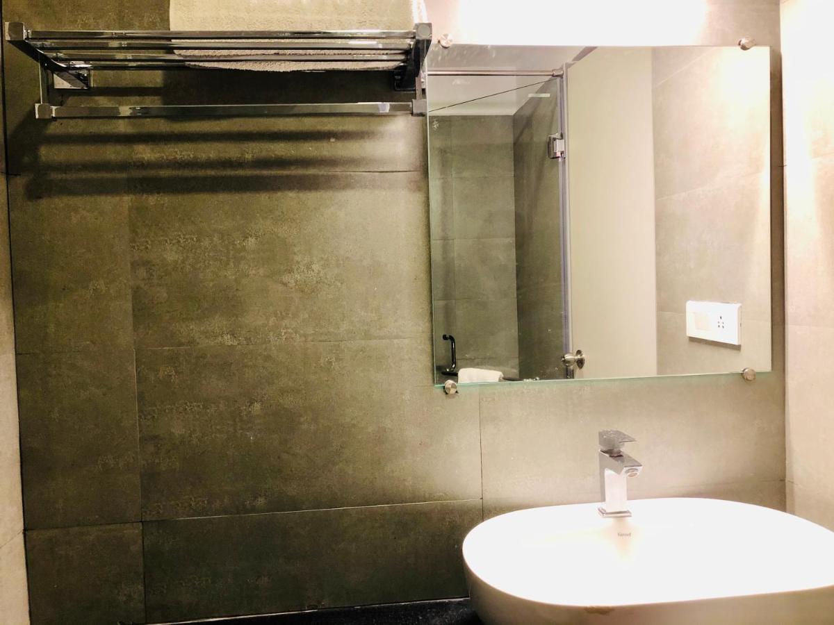 Golden Parrk - Housity