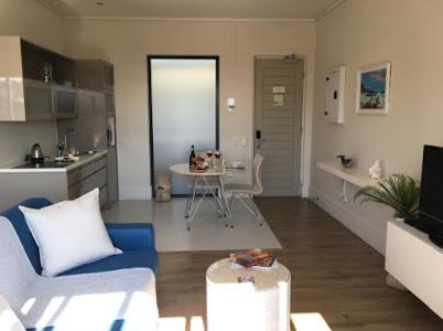 THE ART ROOM AT THE GALLERY , REX HOTEL - Housity