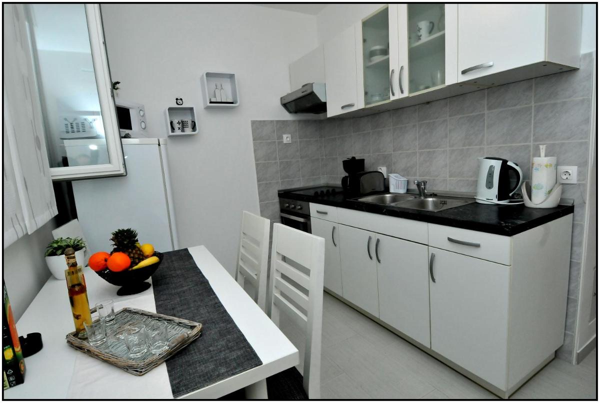 Apartment Karmen - Housity