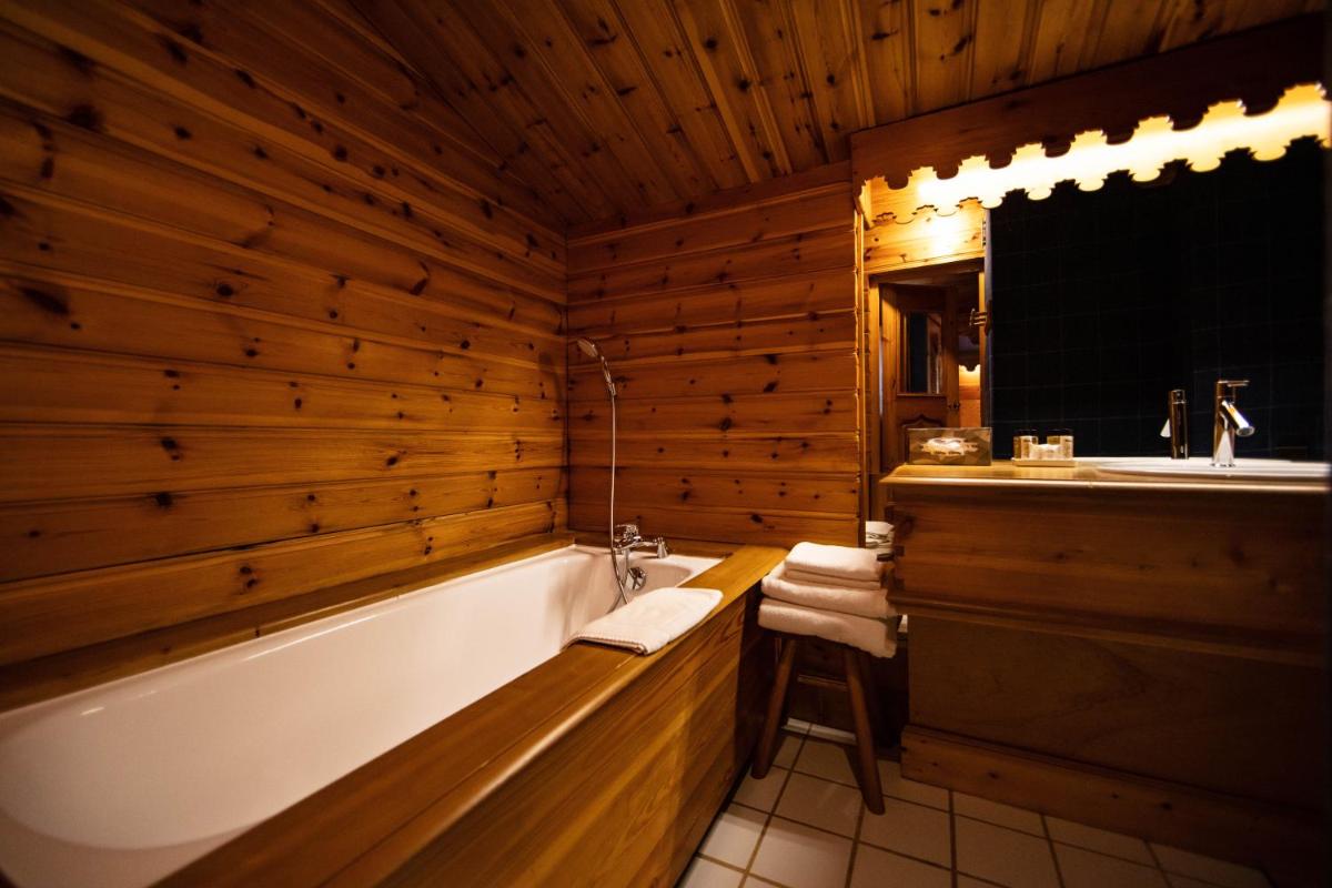 Salle de bains dans l'établissement La Savoyarde