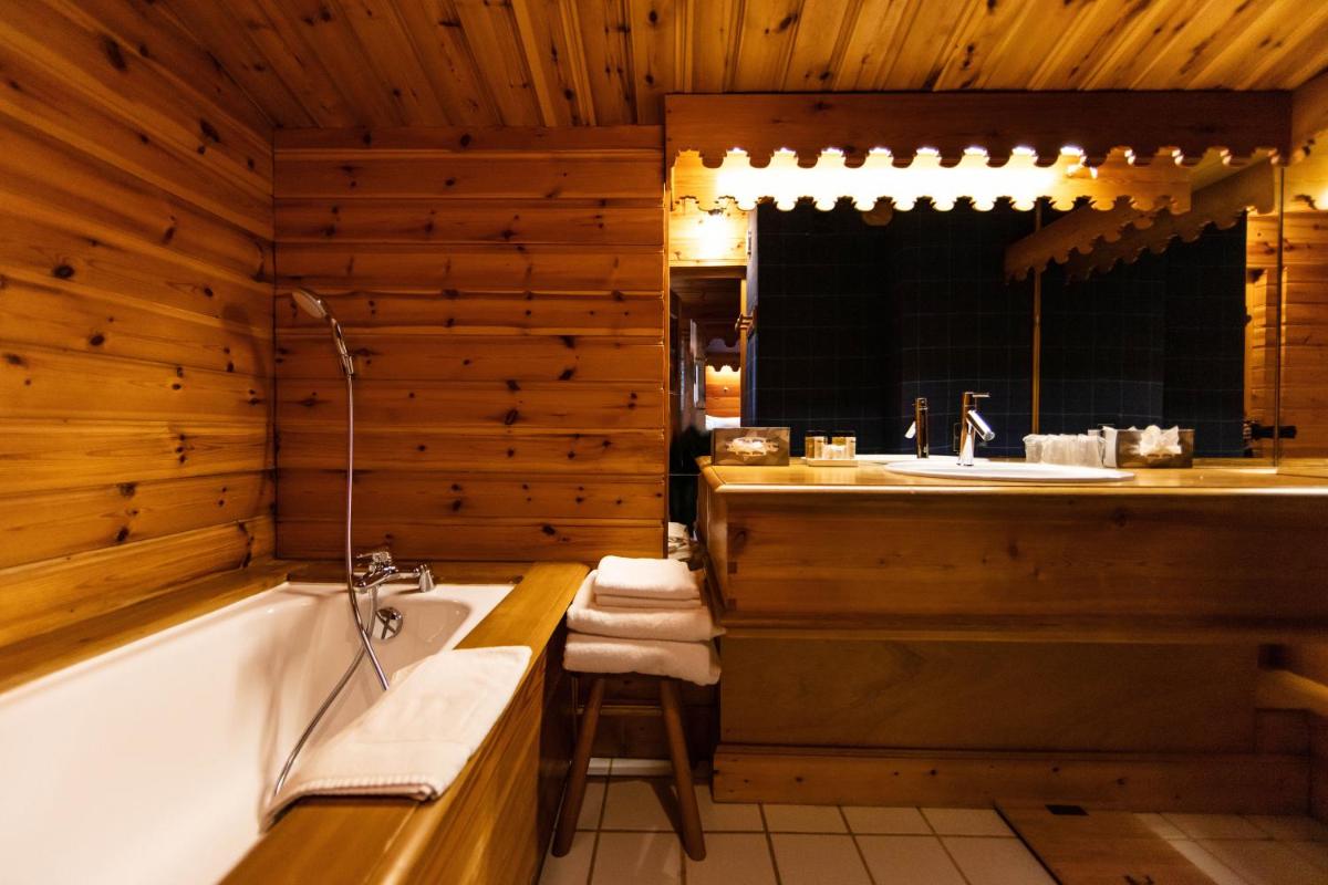 Salle de bains dans l'établissement La Savoyarde