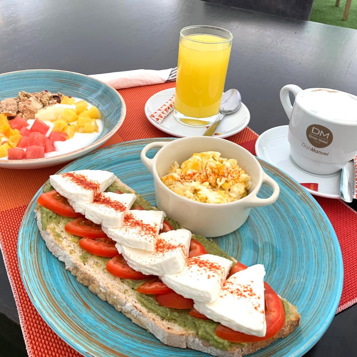 Comida en o cerca de este hotel