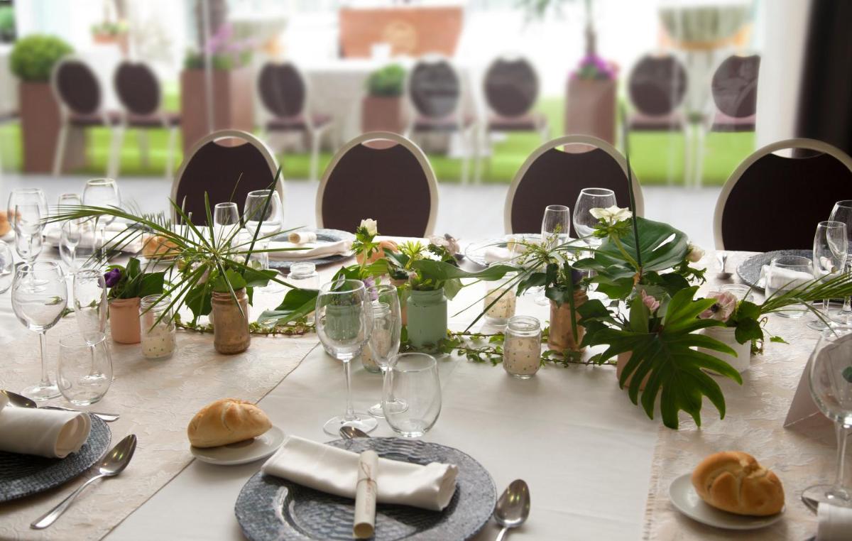 Un restaurante o sitio para comer en Gran Hotel Don Manuel