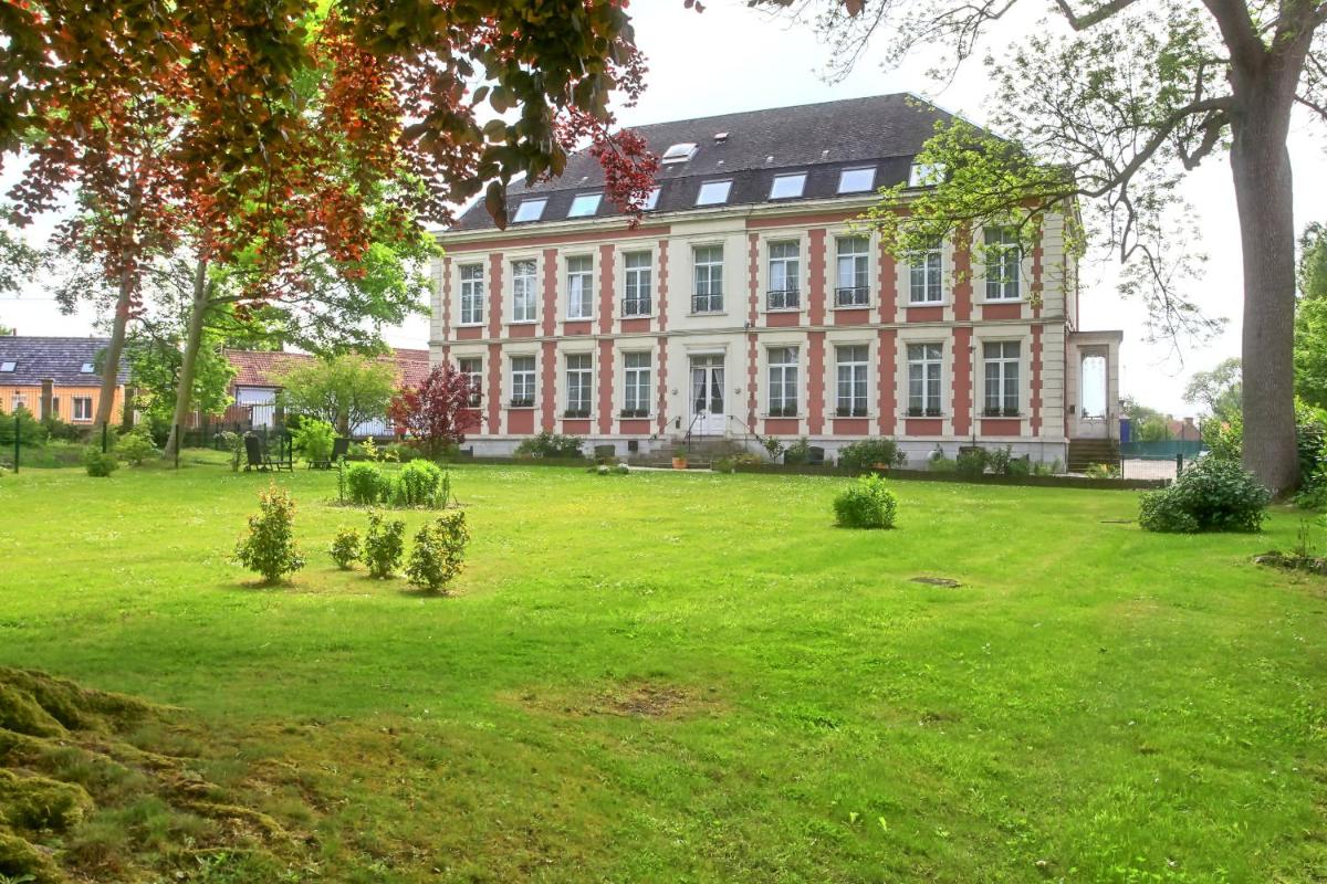 Chateau de Moulin le Comte - Housity