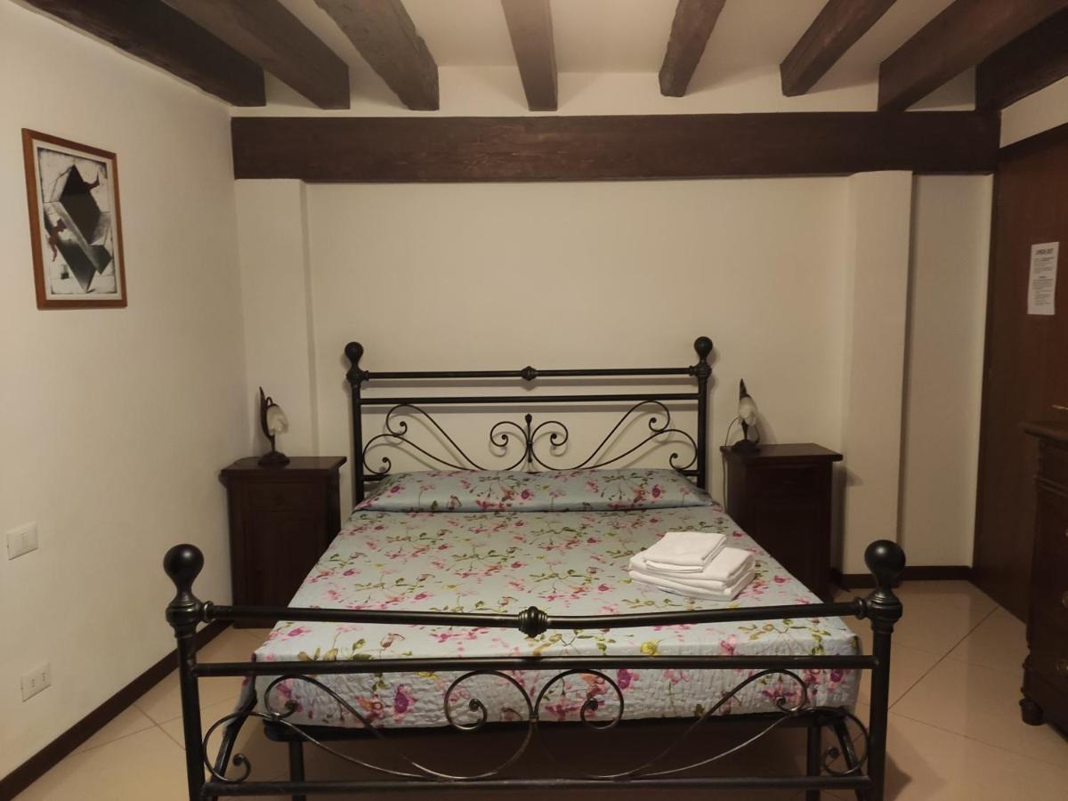 Sweet Venice - checkin at "Alloggi SS Giovanni e Paolo" - Housity