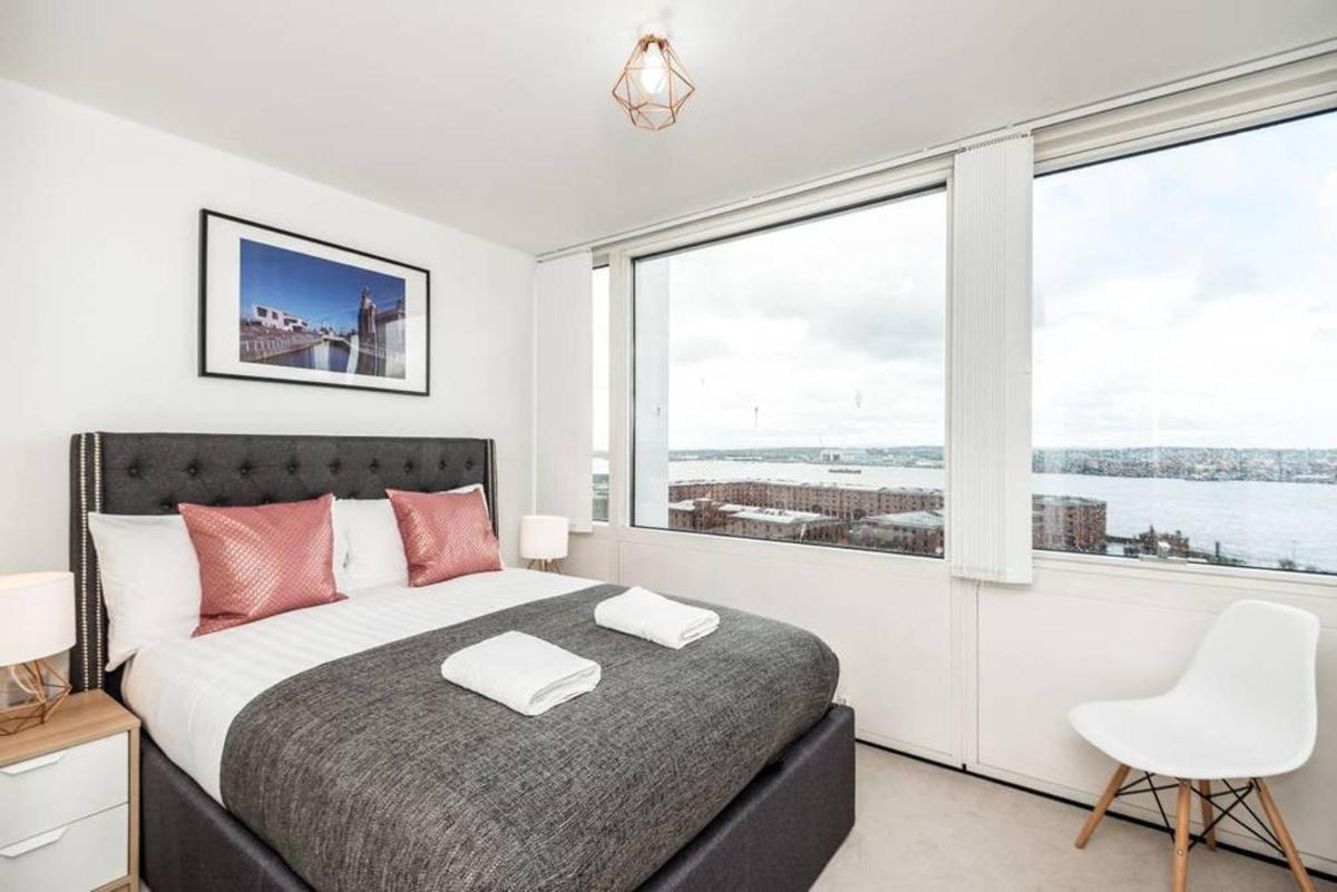 Waterfront Apartment Albert Dock Views - Housity