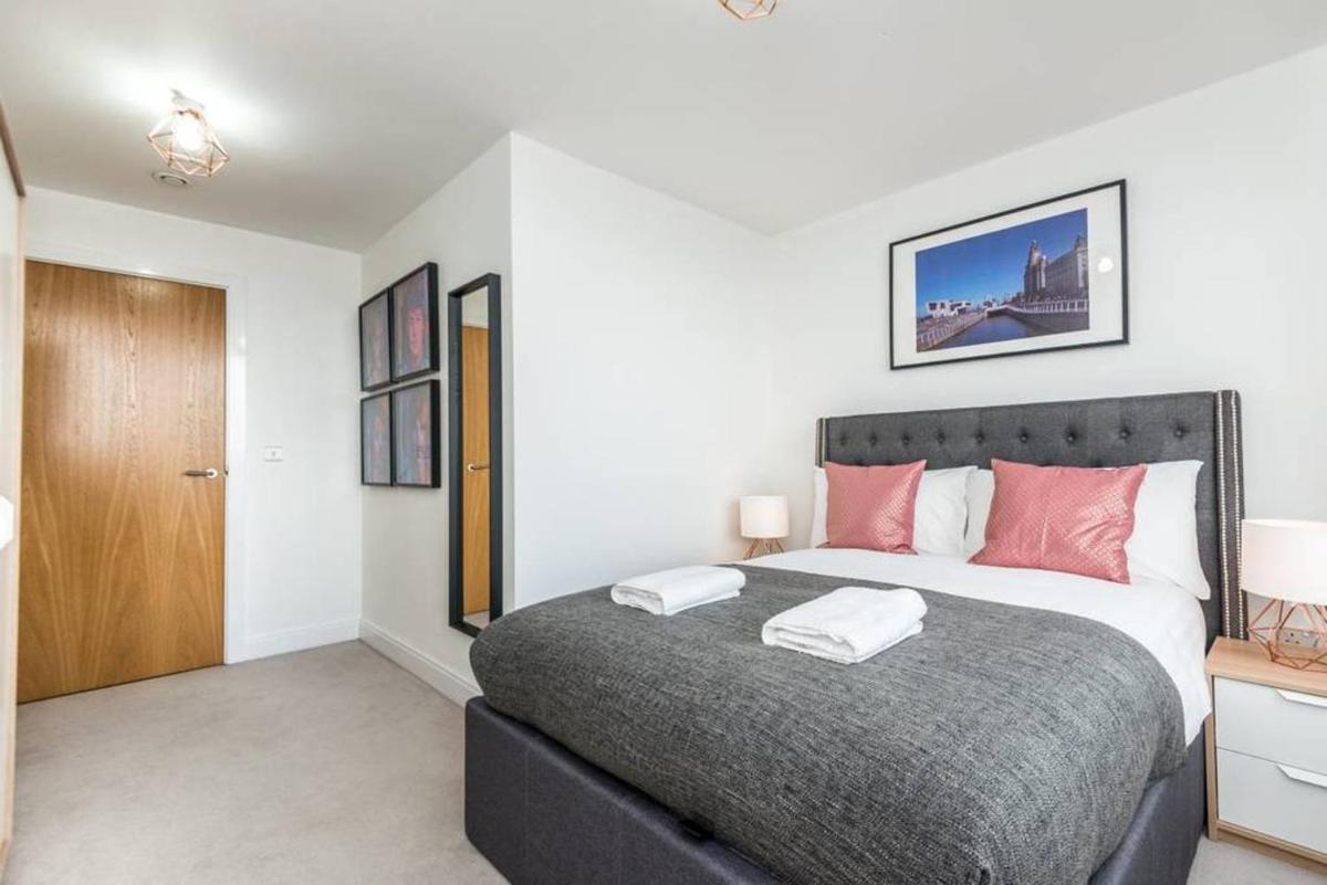 Waterfront Apartment Albert Dock Views - Housity